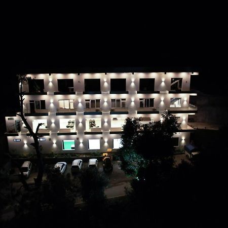 צ'מבה Hotel Candle Wood מראה חיצוני תמונה